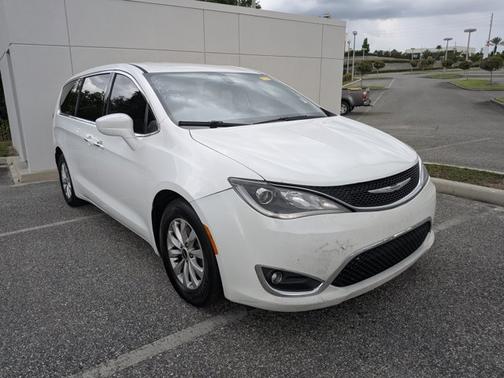 Bright White Clearcoat 2018 Chrysler Pacifica Touring Plus