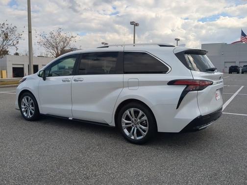 2022 Toyota Sienna Platinum