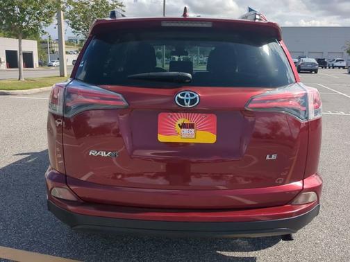 Pearl 2018 Toyota RAV4 LE