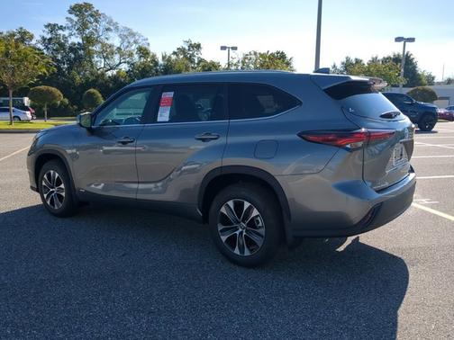 2025 Toyota Highlander Hybrid XLE