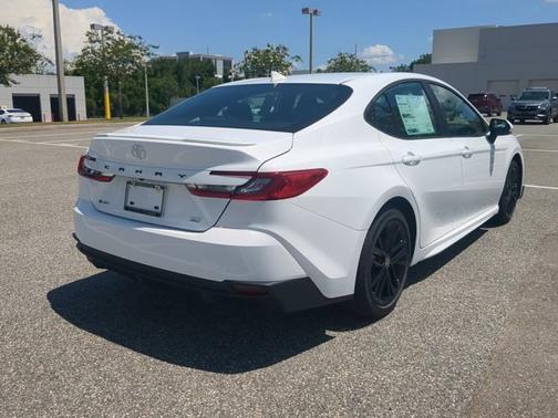 Ice 2026 Toyota Camry SE