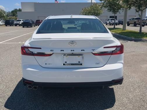 Ice 2026 Toyota Camry SE