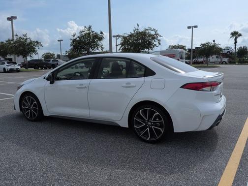 White 2022 Toyota Corolla SE
