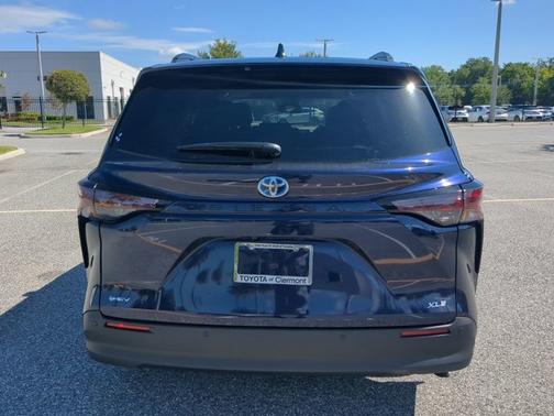 2025 Toyota Sienna XLE