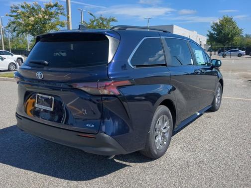 2025 Toyota Sienna XLE