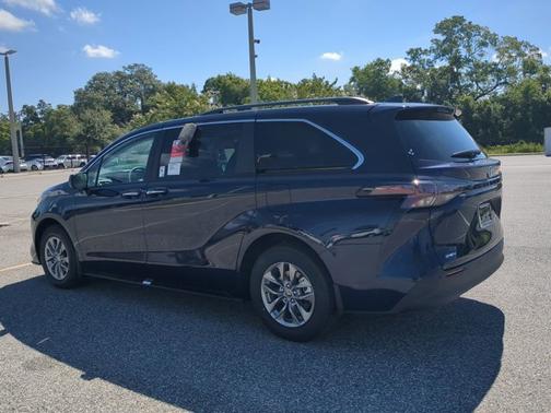 2025 Toyota Sienna XLE