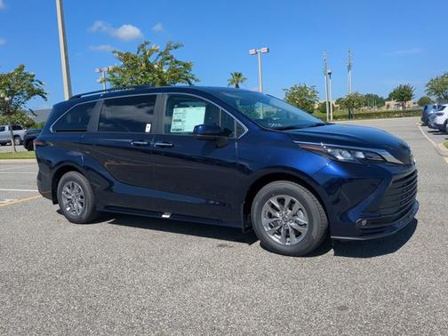 2025 Toyota Sienna XLE