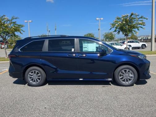 2025 Toyota Sienna XLE