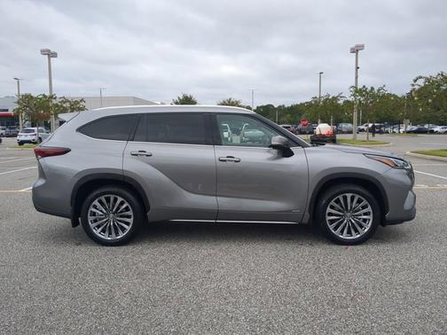 2025 Toyota Highlander Hybrid XLE