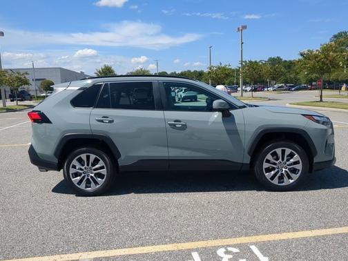 2022 Toyota RAV4 XLE Premium