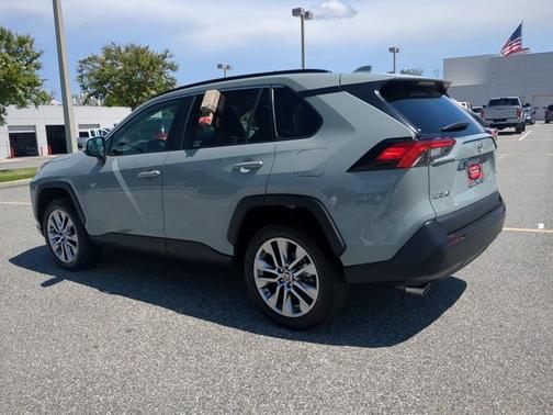 2022 Toyota RAV4 XLE Premium