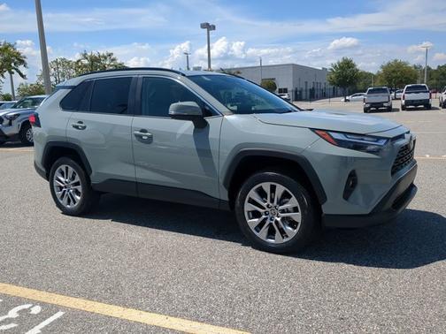 2022 Toyota RAV4 XLE Premium