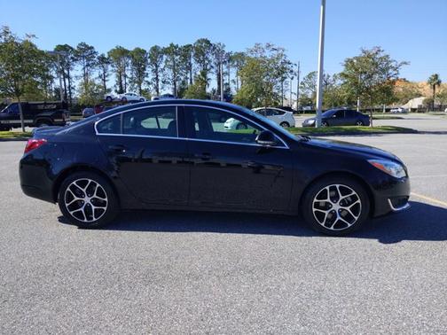 Photo 3 of 25 of 2017 Buick Regal Sport Touring