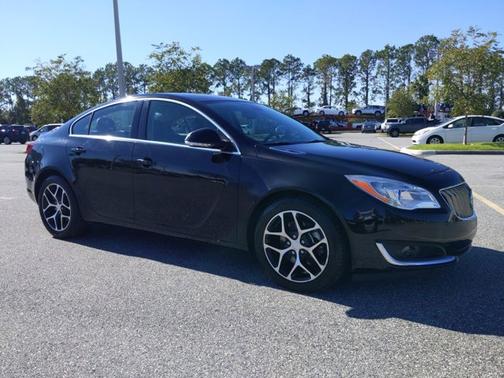 Photo 2 of 25 of 2017 Buick Regal Sport Touring