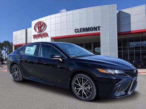 Black 2022 Toyota Camry SE