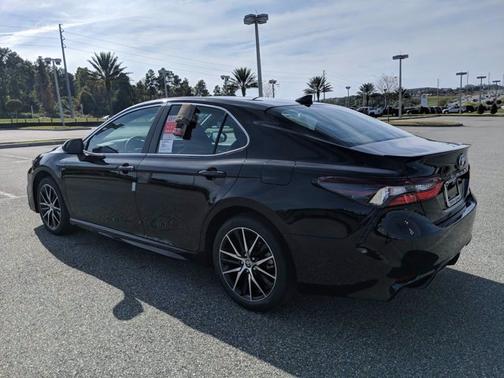 Black 2022 Toyota Camry SE