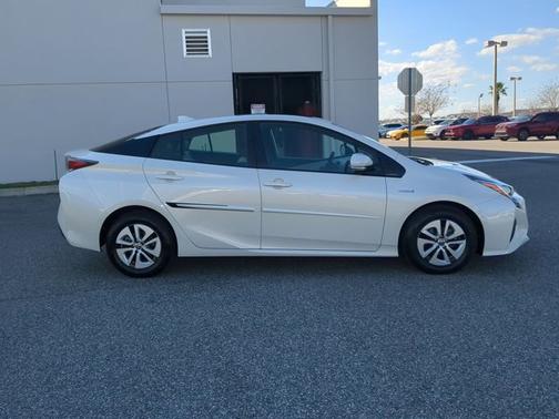 2017 Toyota Prius Four Touring