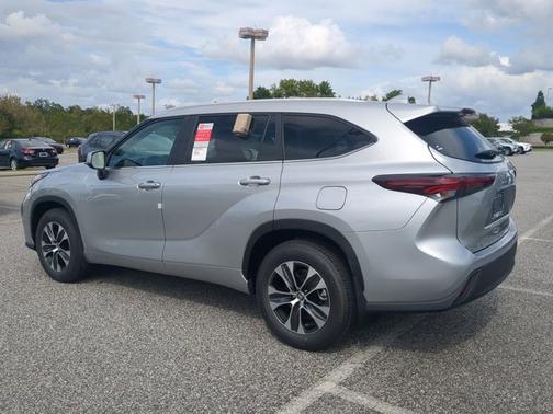 2025 Toyota Highlander XLE