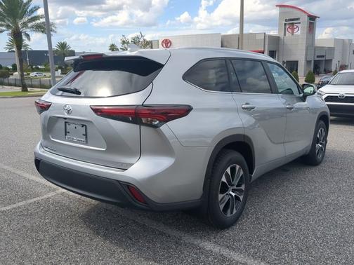 2025 Toyota Highlander XLE