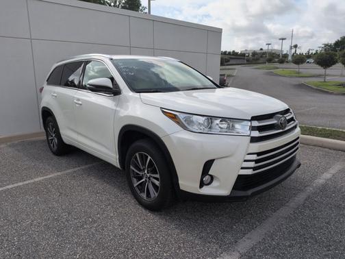 Blizzard Pearl 2017 Toyota Highlander XLE