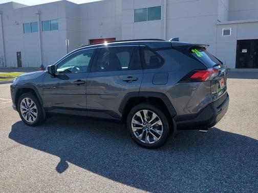 2020 Toyota RAV4 XLE Premium
