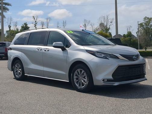 2023 Toyota Sienna XLE
