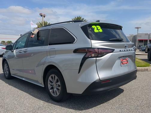 2023 Toyota Sienna XLE