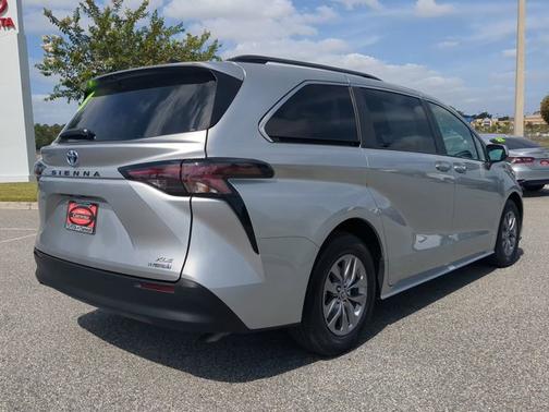 2023 Toyota Sienna XLE