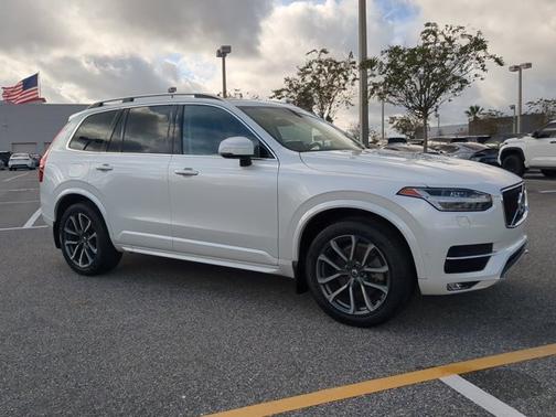 2017 Volvo XC90 T6 Momentum