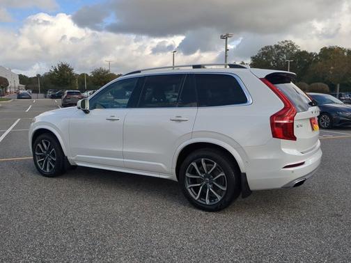 2017 Volvo XC90 T6 Momentum