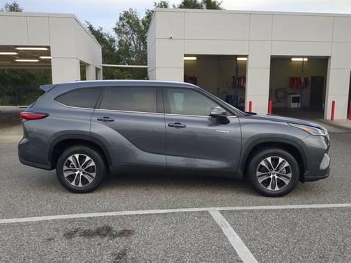2021 Toyota Highlander Hybrid XLE