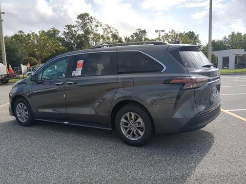 2025 Toyota Sienna XLE
