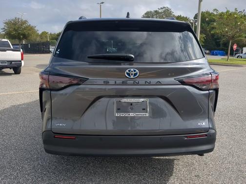 2025 Toyota Sienna XLE
