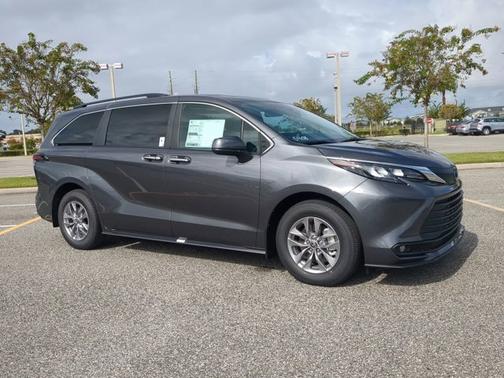 2025 Toyota Sienna XLE