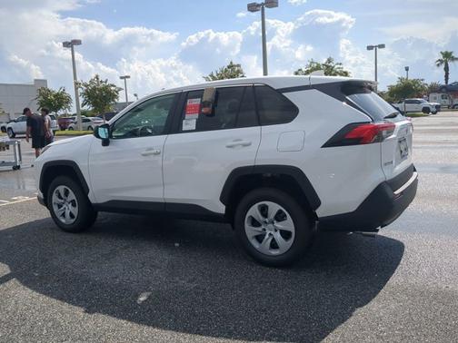 2025 Toyota RAV4 LE