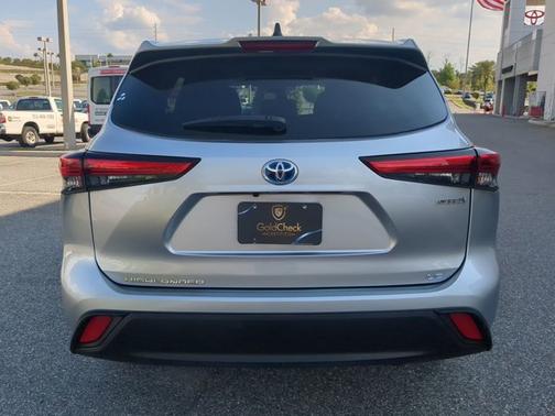 Celestial Silver 2022 Toyota Highlander Hybrid LE