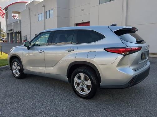 Celestial Silver 2022 Toyota Highlander Hybrid LE