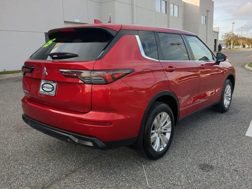 2025 Mitsubishi Outlander ES