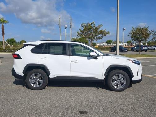2025 Toyota RAV4 Hybrid XLE