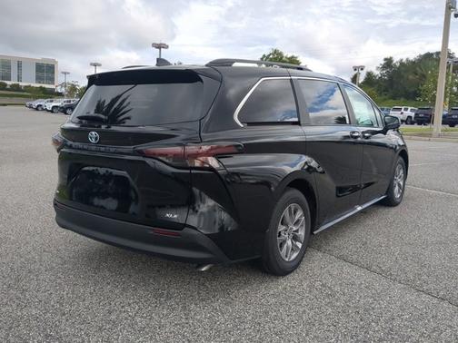 2025 Toyota Sienna XLE