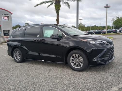 2025 Toyota Sienna XLE