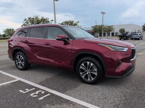 Pearl 2023 Toyota Highlander XLE