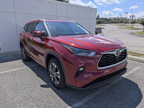 Pearl 2023 Toyota Highlander XLE