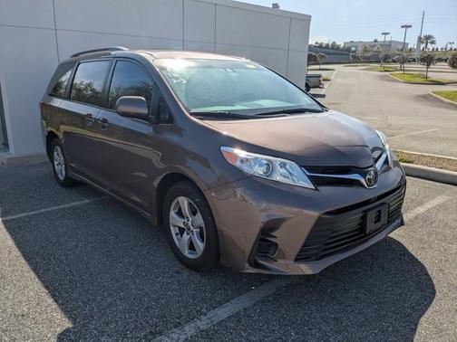 2020 Toyota Sienna LE