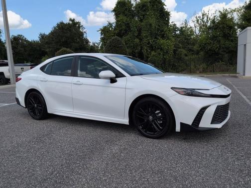 Ice 2025 Toyota Camry SE