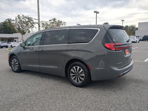 2022 Chrysler Pacifica Hybrid Touring L