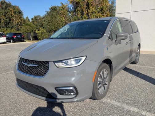 2022 Chrysler Pacifica Hybrid Touring L