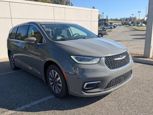 2022 Chrysler Pacifica Hybrid Touring L