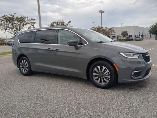 2022 Chrysler Pacifica Hybrid Touring L