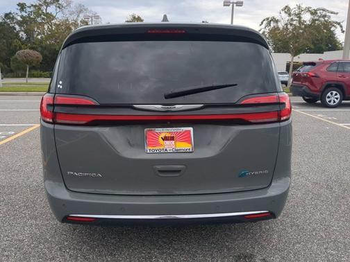 2022 Chrysler Pacifica Hybrid Touring L